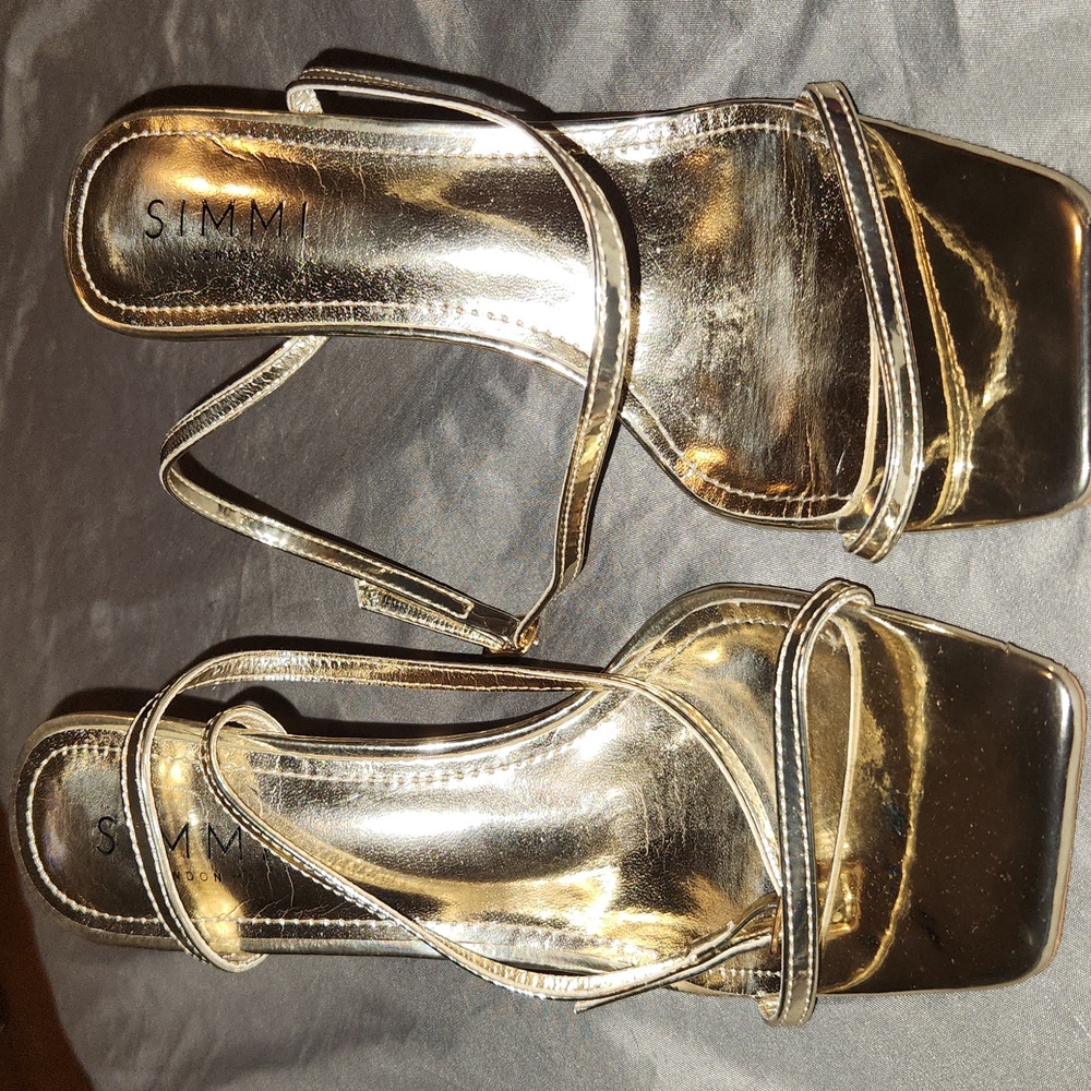 Simmi “Apple” Strappy Heels • Patent / High Shine • Size 8 • Statement Pumps
